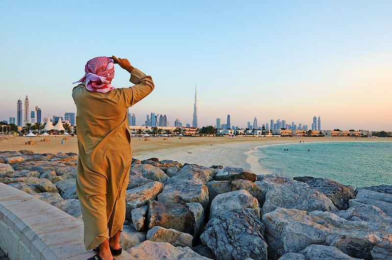 Vue sur les tours de la ville depuis la plage de Jumeirah - Dubai - Emirats Arabes Unis