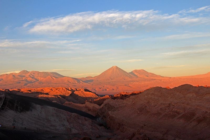 La vallée de la Lune et le volcan Licancabur - Désert d'Atacama - Chili