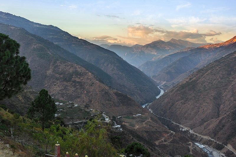Montagnes dans les environs de Trashigang - Bhoutan