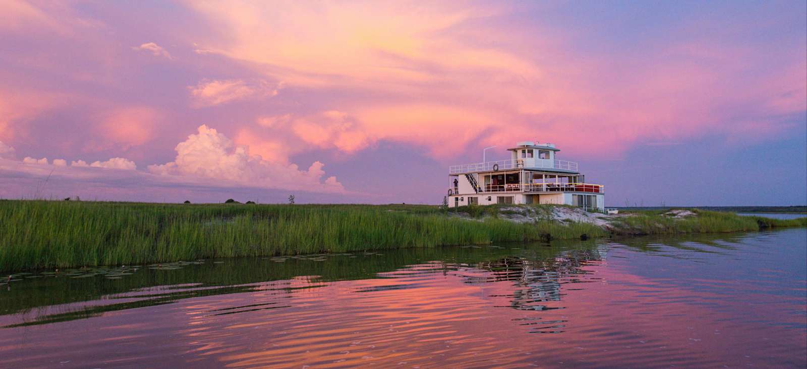 Image De Vic' Falls au Delta : mi-lodge mi-camping