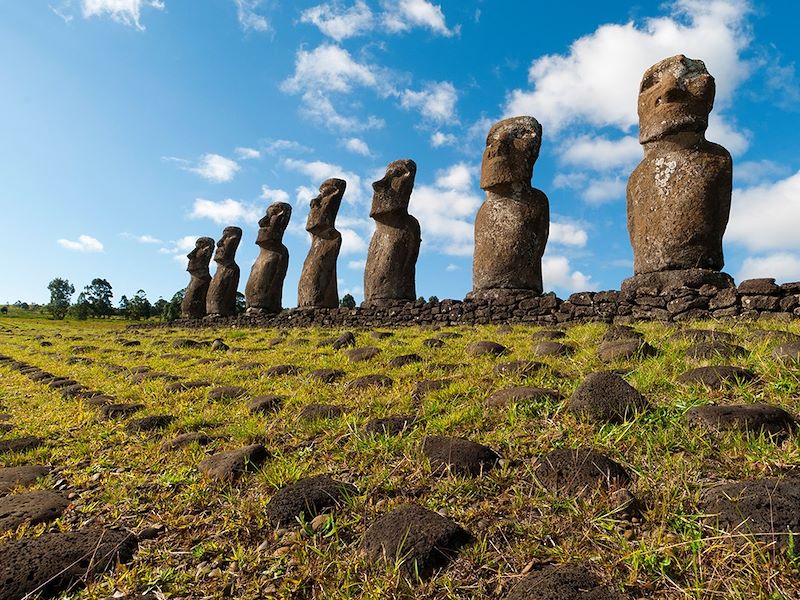 Rangée de Moaïs Ahu Akivi - Parc national de Rapa Nui - Île de Pâques