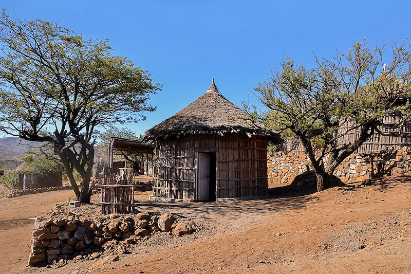 Maison traditionnelle dans un village du parc national de la Forêt du Day - Djibouti