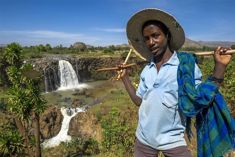 Jeune berger devant les chutes du Nil Bleu - Bahar Dar - Ethiopie