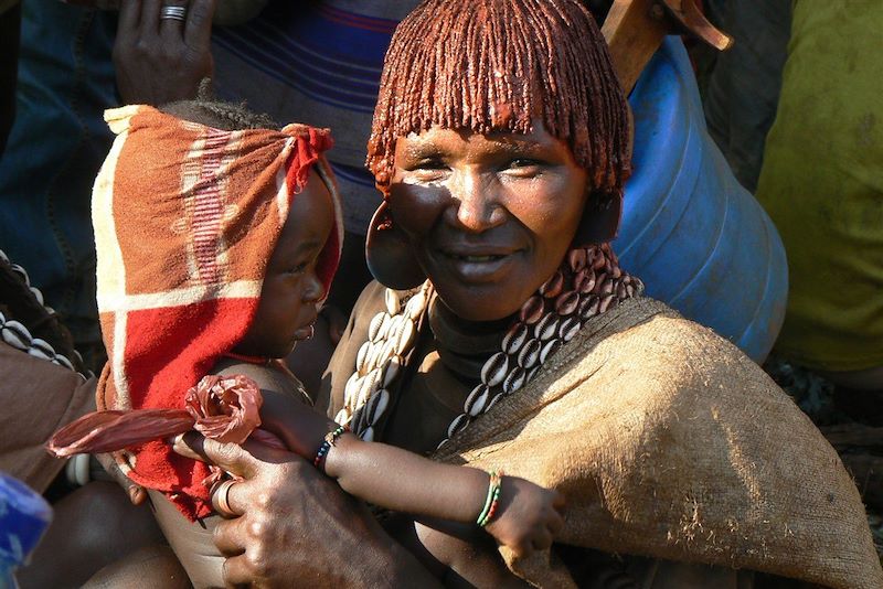 Femme Hamer et son bébé - Basse vallée de l'Omo - Hamer Bena - Région des nations, nationalités et peuples du Sud - Éthiopie 