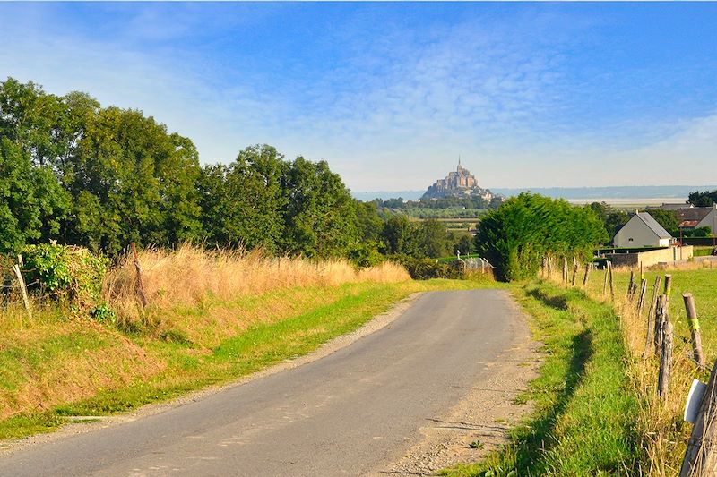Chemin vers le Mont Saint-Michel - Pontorson - Normandie - France