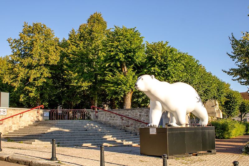 Saulieu et l'ours blanc Pompon - Bourgogne-Franche-Comté - France
