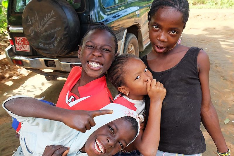 Enfants dans un village - Guinée