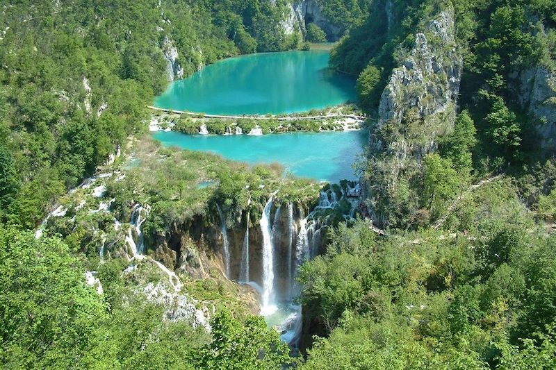 Cascade dans le parc national des lacs de Plitvice - Croatie