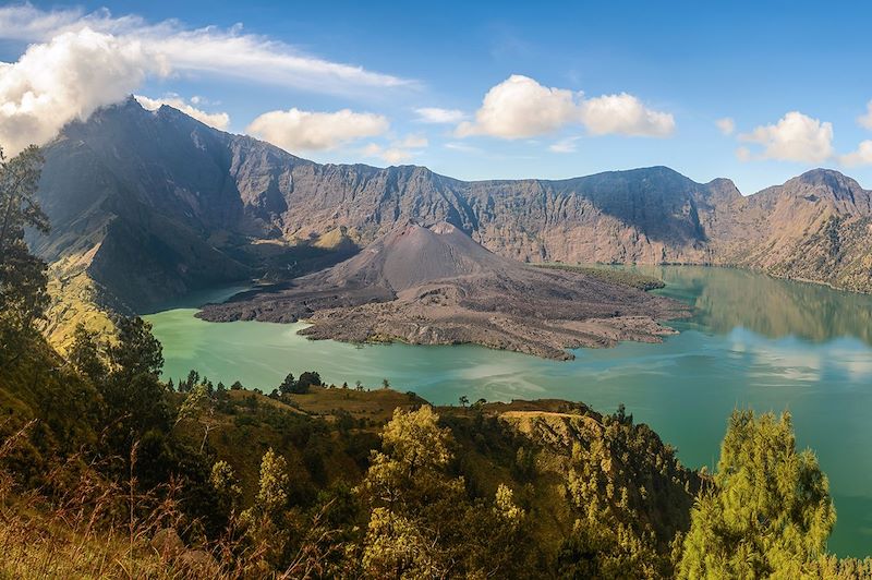 La caldeira du Mont Rinjani et le lac Segara Anak - Île de Lombok - Indonésie