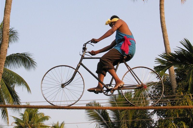 Cycliste acrobate - Inde