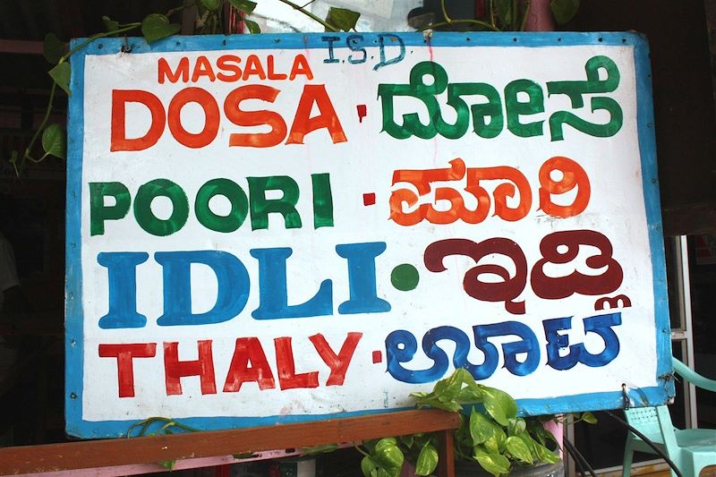 Panneau annonçant les plats d'un restaurant - Inde