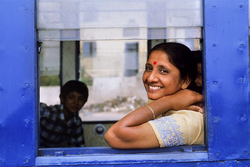 Indienne à la fenêtre d'un train - Inde
