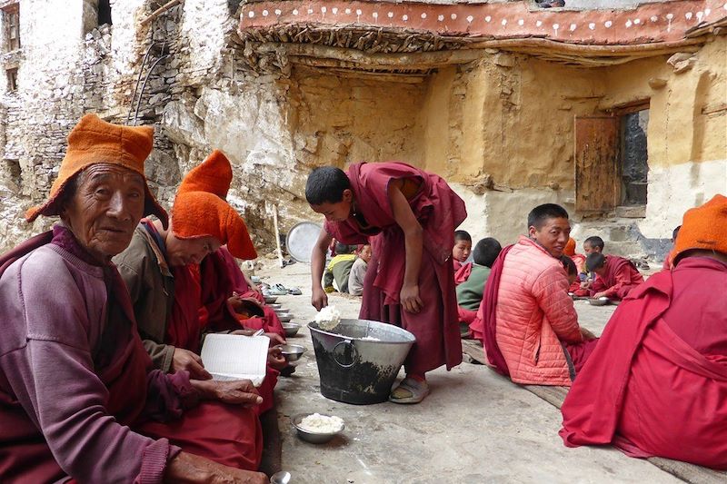 Repas au monastère de Phuktal - Zanskar - Inde