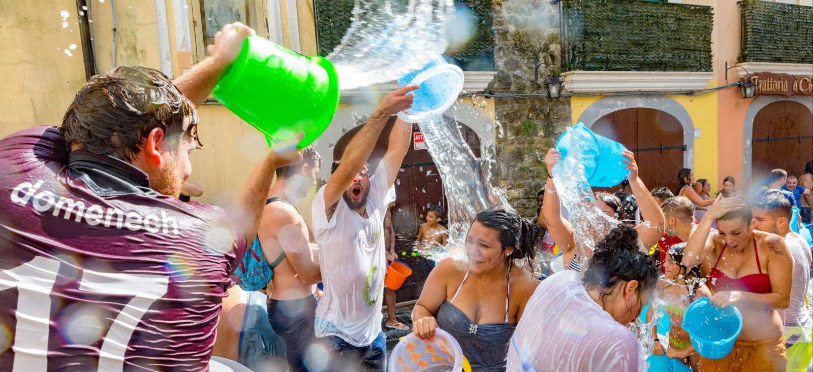 Image A vos seaux d'eau...