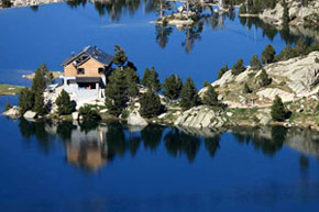 Monts et lacs secrets des Encantats