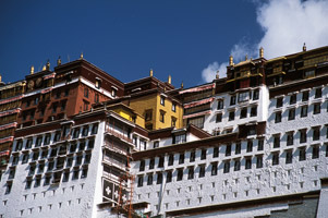 Lhassa, le toit du monde en dragon de fer