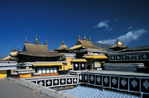 Lhassa, le toit du monde en dragon de fer