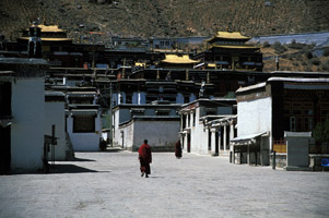 Lhassa, le toit du monde en dragon de fer
