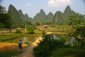 Rizières miaos et pics célestes
