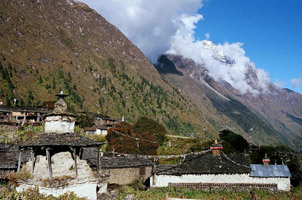 Tour du Manaslu et solidarité avec les enfants de Samdo