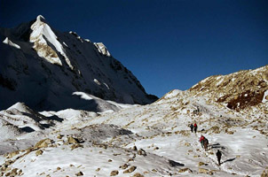 Tour du Manaslu et solidarité avec les enfants de Samdo