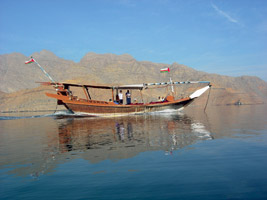 Rando et bateau dans les fjords d'Ormuz
