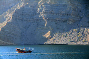Rando et bateau dans les fjords d'Ormuz