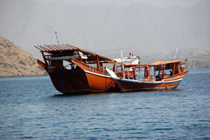 Rando et bateau dans les fjords d'Ormuz