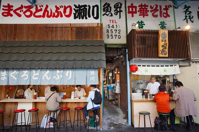 Restaurants dans le marché aux poissons de Tsukiji - Tokyo - Japon