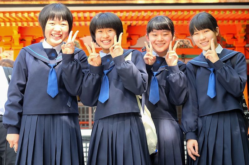 Écolières dans un temple de Kyoto - Japon