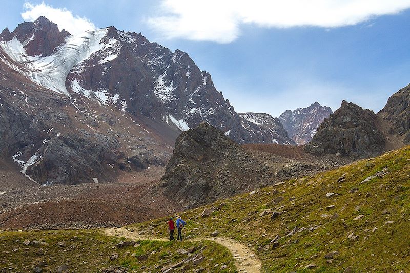 Randonneurs dans les monts Ala Tau - Almaty - Kazakhstan