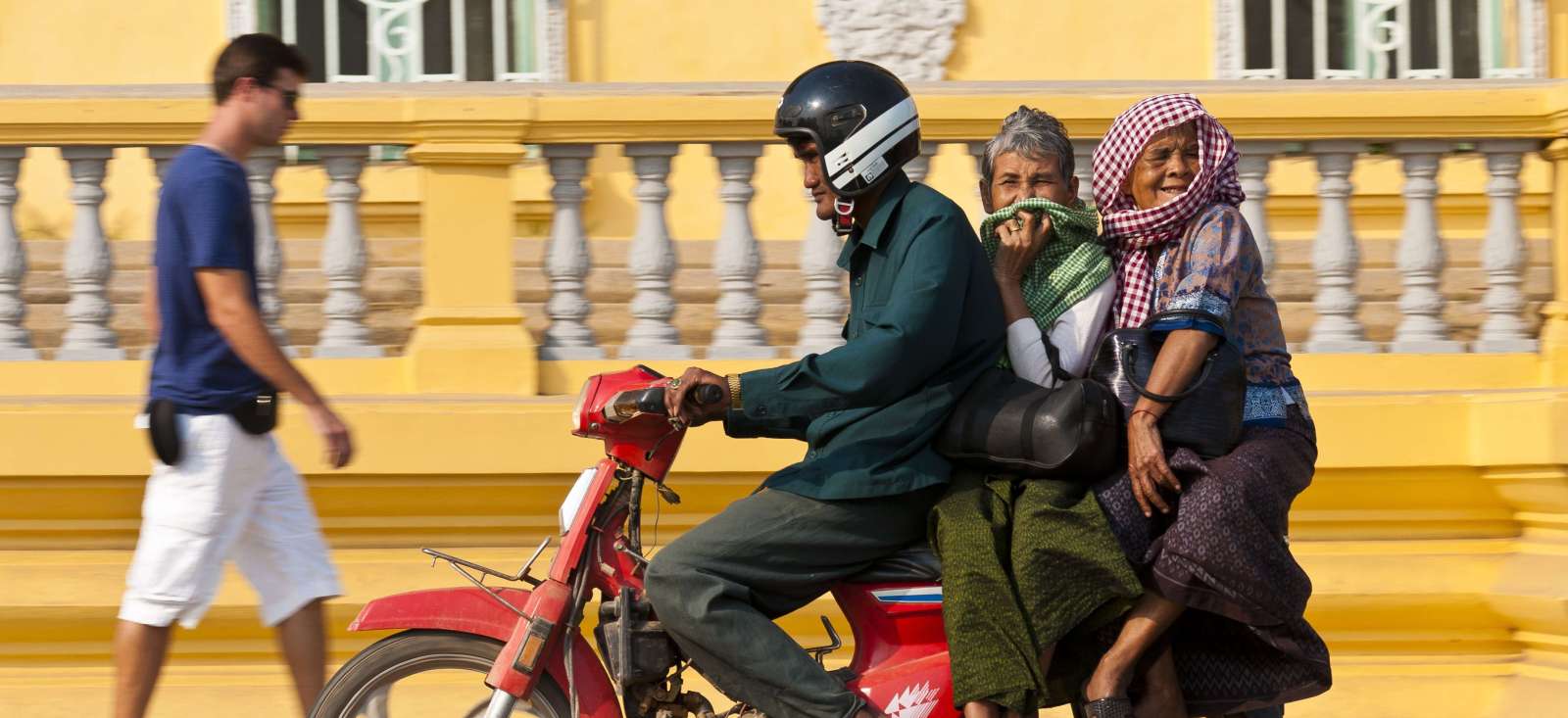 Voyage à moto - Le Cambodge, scoot Angkor !
