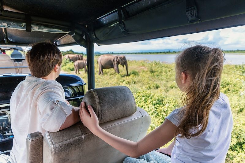Safari en famille dans le Parc National Udawalawe - Sri Lanka 