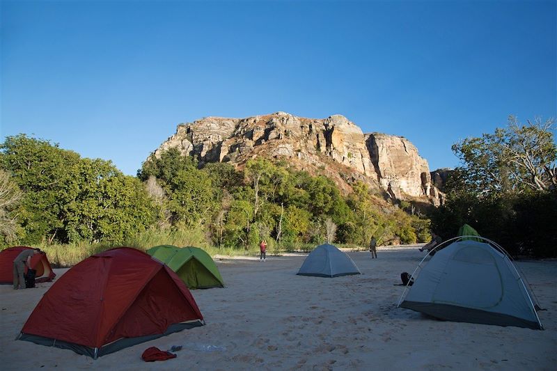 Campement dans le nord du massif du Makay - Madagascar