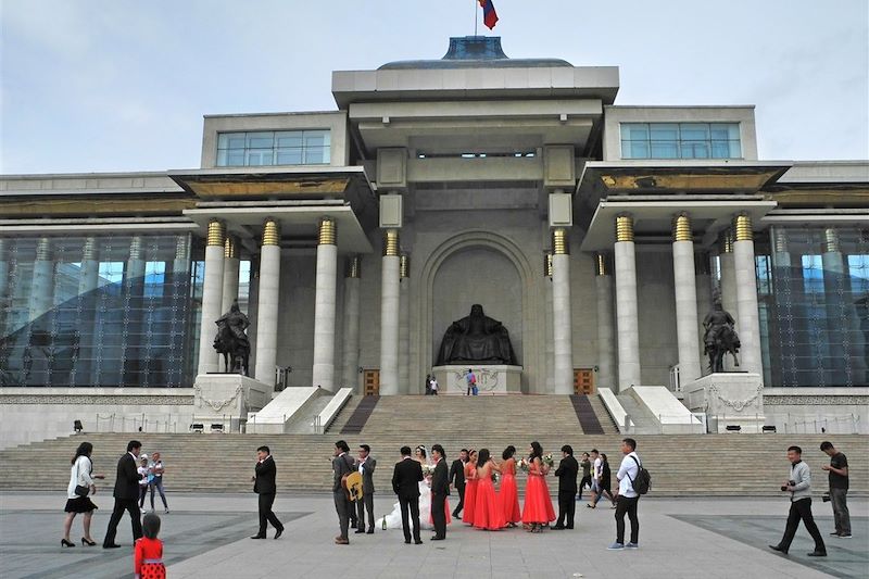 Statue de Sükhbaatar - Palais du gouvernement à Oulan-Bator - Mongolie
