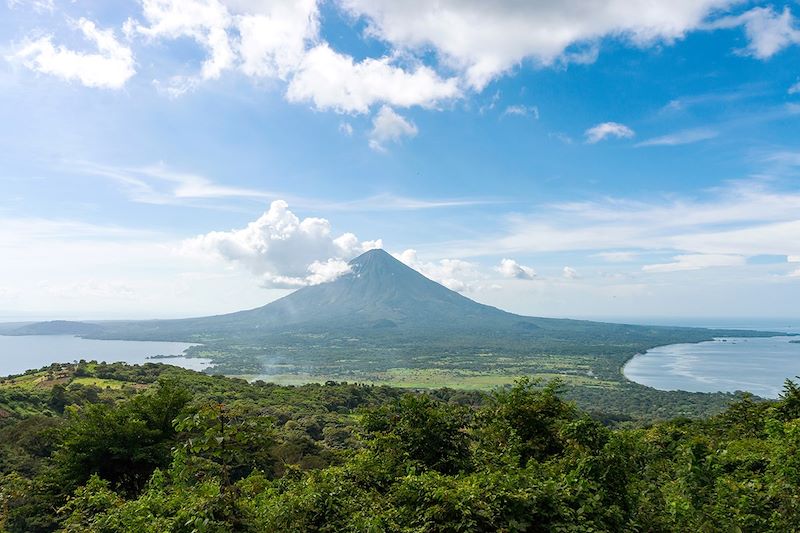 Le volcan Concepción depuis le sommet du voclan Maderas - Île d'Ometepe - Nicaragua