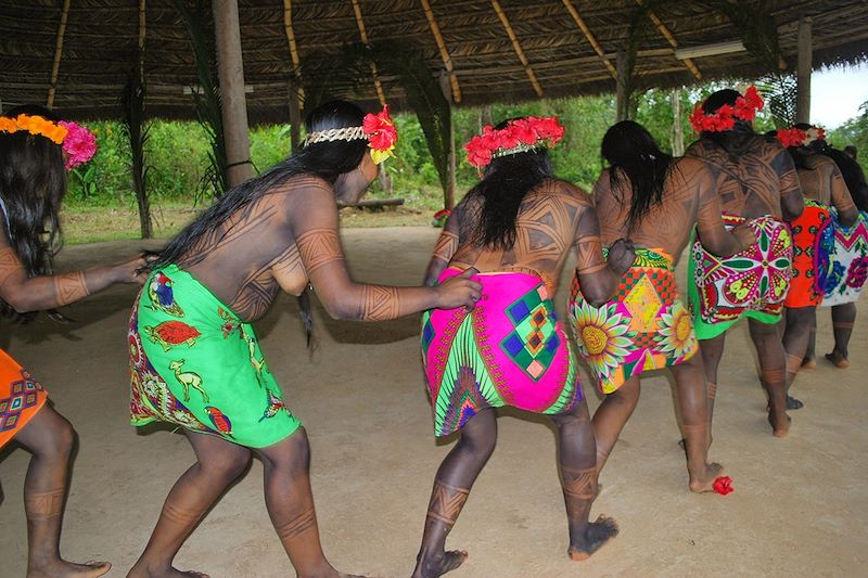 Danse traditionnelle chez les Indiens Emberà - Darien - Panama