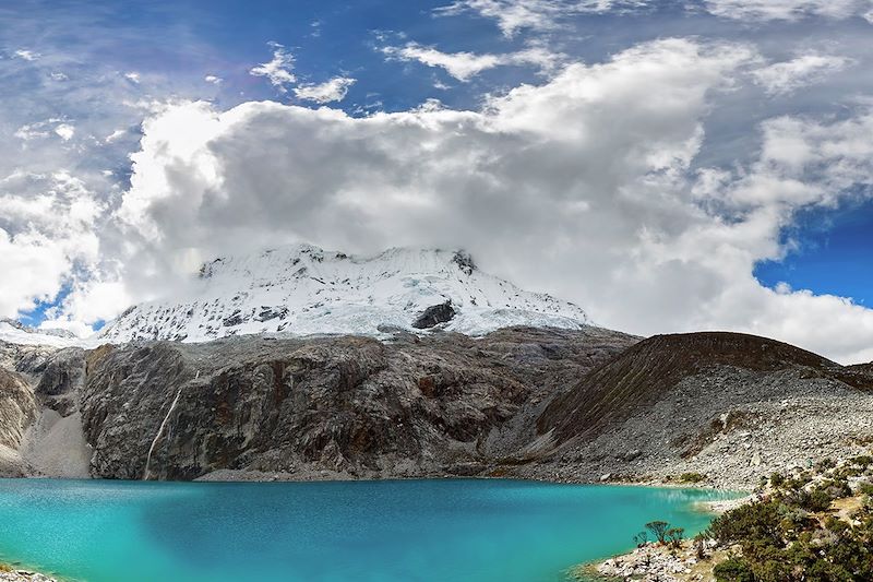 Vue sur la Laguna 69 et le Nevado Chacraraju - Parc national de Huascarán - Cordillère Blanche - Andes - Pérou