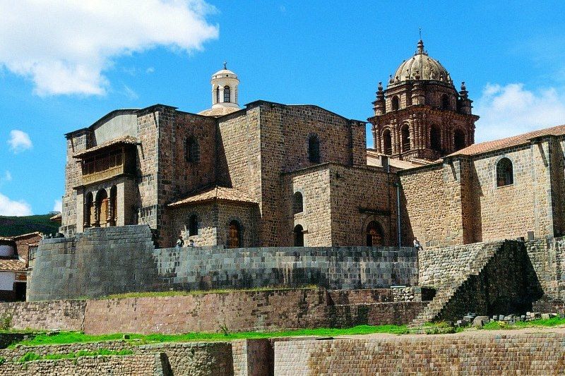 Couvent Santo Domingo construit sur l'ancien Coricancha Inca                ( temple du soleil)