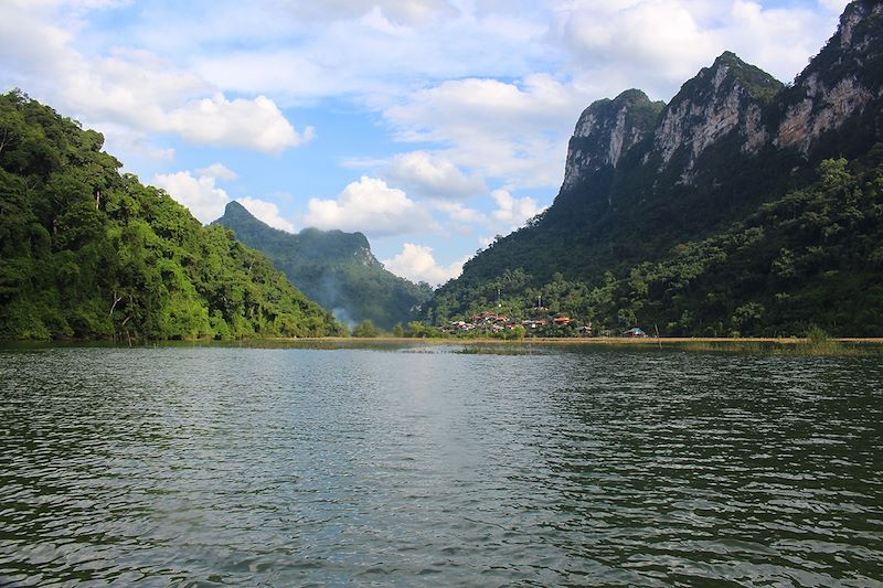 Lac Ba Be - Vietnam