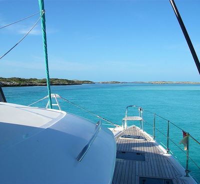 D’île en île en catamaran dans les Bahamas, entre plages de rêve, snorkeling dans les récifs de coraux et baignade dans le lagon