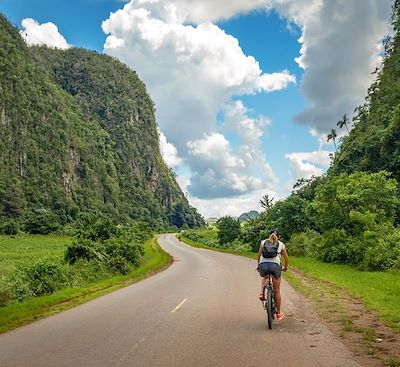 Voyage à vélo à Cuba entre les champs de tabac et les plages paradisiaques, en étape chez l’habitant, une aventure en roue libre !