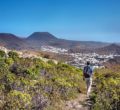 Semaine de rando à Lanzarote : douceur climatique, découvertes culturelles et balades faciles à l'est de l'archipel Canarien.