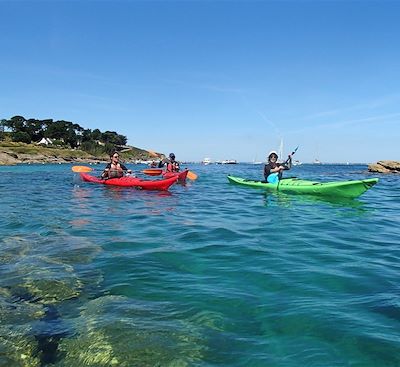 Escapade en kayak de deux jours autour de l’île de Groix, avec une nuit en bivouac sur la plage... 
