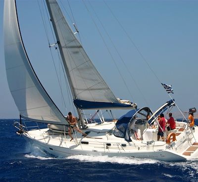 Croisière active dans les Cyclades, à bord d'un voilier, pour tout connaître de la navigation !