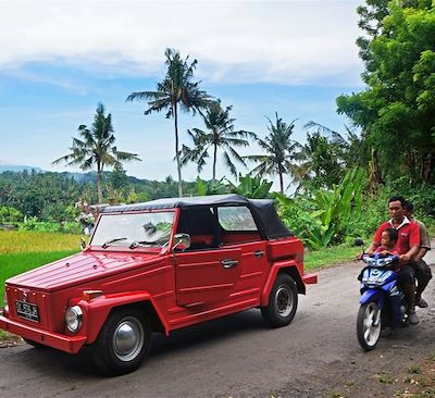Autotour à Bali en 2 roues ou en voiture décapotable avec un gps pour une découverte de Bali hors des sentiers battus.