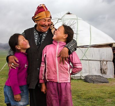 Voyage en Kirghizie à la découverte de la vie nomade, avec nuits sous yourte et chez l'habitant, entre nature sauvage et rencontre
