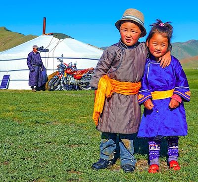 En famille, partez vivre la vie de nomade au cœur des spectaculaires paysages de steppe.