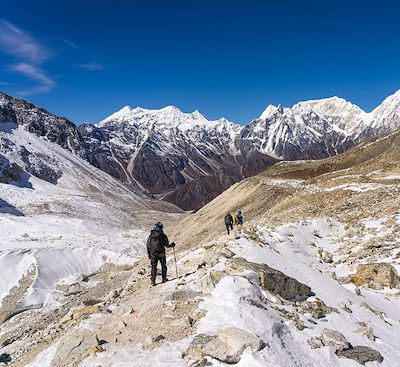 Tour du Manaslu : trek au Népal dans des paysages sauvages et riche en rencontres avec les ethnies Gurung et Samapa