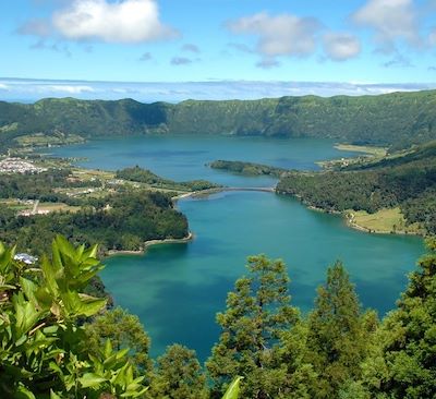 À la découverte de la plus belle île de l'archipel surnommée l’île verte et des plus grands lacs des Açores